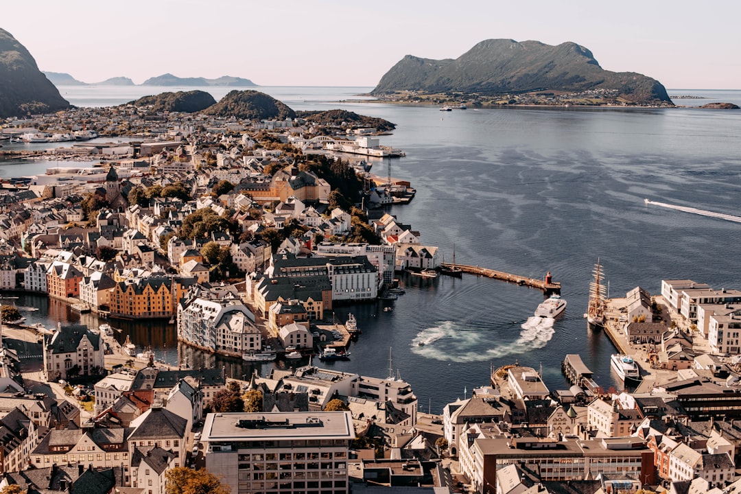 Alesund Norveç Art Nouveau sahil görünümü